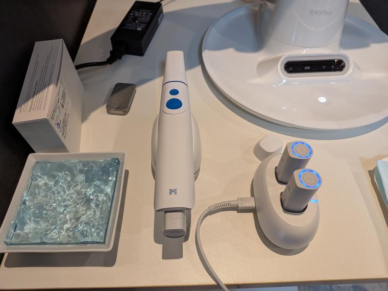 口腔内スキャナー新機種納品